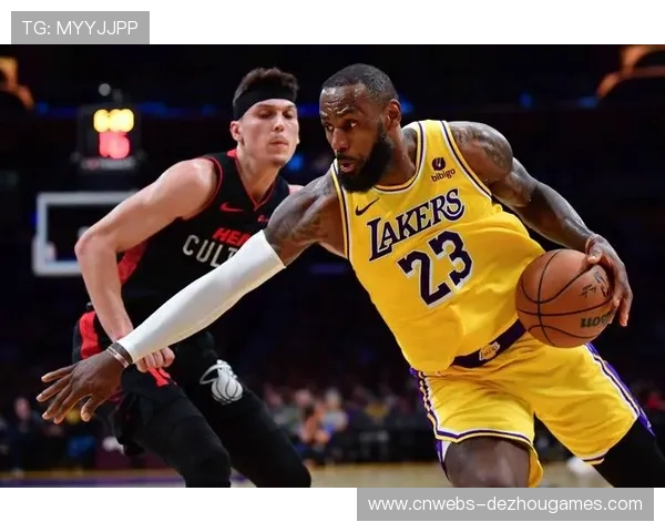 湖人末节防守升级，詹姆斯关键抢断锁定胜局显领袖价值